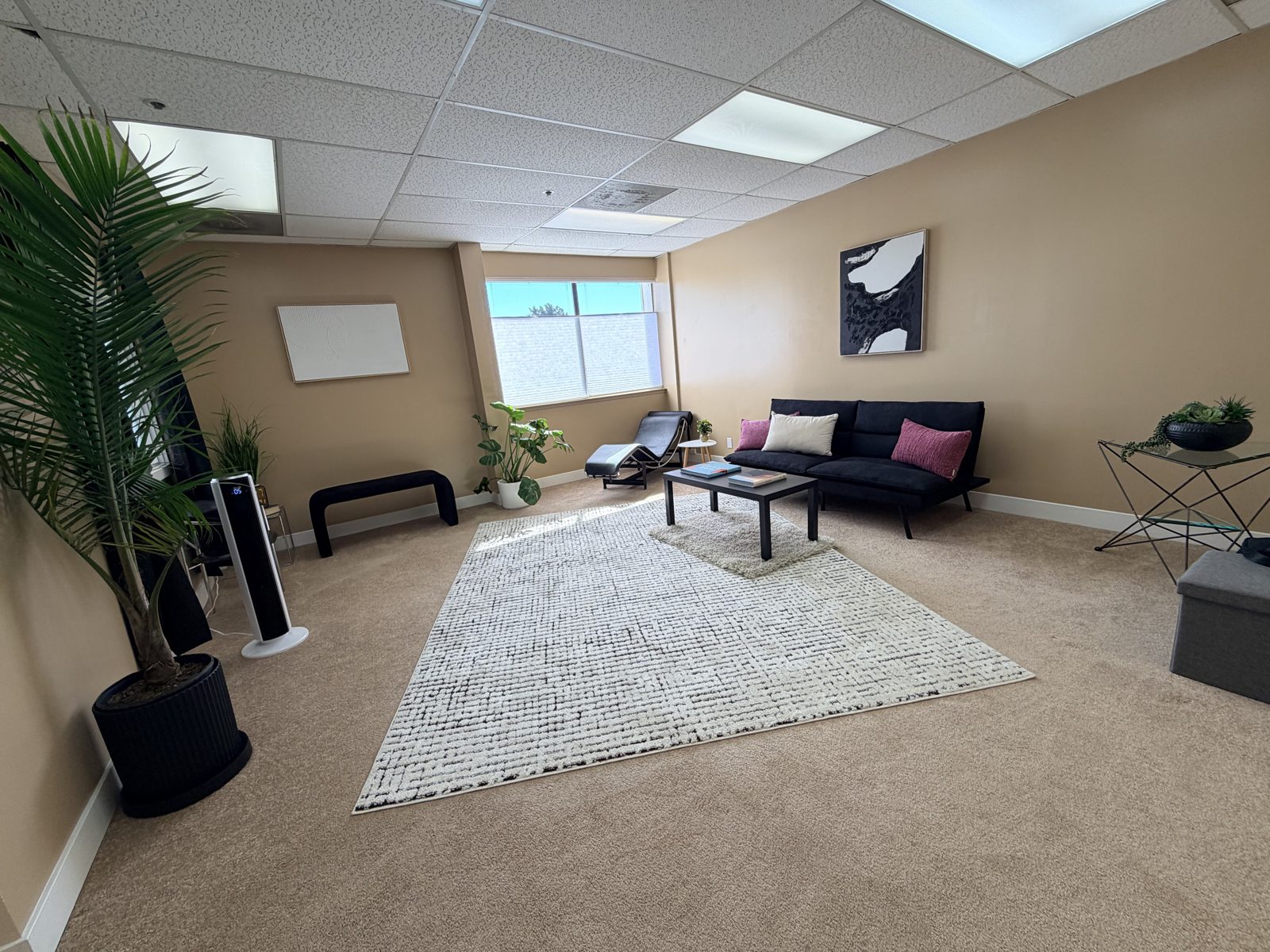 The FocusRooms client waiting lounge with tea and coffee in Dublin, CA